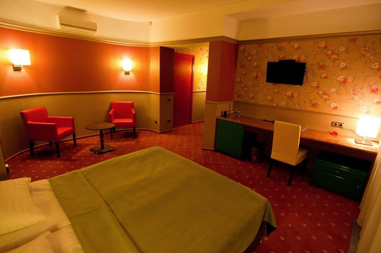 Road Star Hotel Dnipro Exterior photo