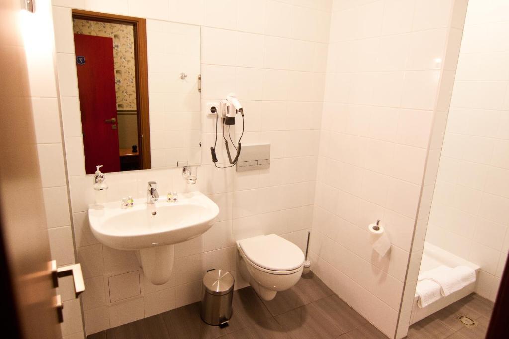 Road Star Hotel Dnipro Room photo